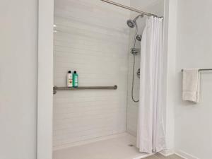 Accessible & Spacious 1B1B condo ATL 542Blvd102