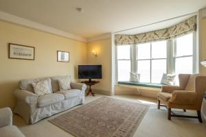 Shore View, Aldeburgh - A lovely Seafront House on famous Crag Path with uninterrupted Beach Views - Aldeburgh Coastal Cottages