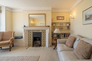 Shore View, Aldeburgh - A lovely Seafront House on famous Crag Path with uninterrupted Beach Views - Aldeburgh Coastal Cottages