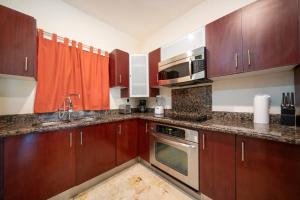 Condo Surf 301 - Luxury Oceanview Beachfront with Gym - At El Faro Condos