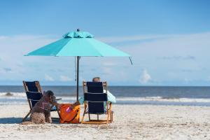 Cozy Marsh Villa w Amazing Views - Steps to Dining, Pools, & Beach