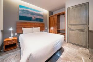 Luxury 2 BR Condo - Beautiful Ocean View at Singular Joy Residences, Jade