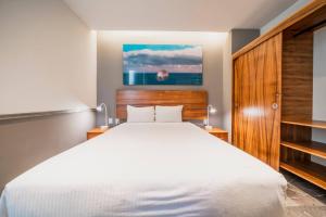 Luxury 2 BR Condo - Beautiful Ocean View at Singular Joy Residences, Jade