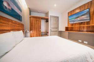 Luxury 2 BR Condo - Beautiful Ocean View at Singular Joy Residences, Jade