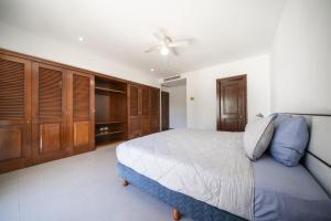 Luxury 1 BR Condo with Pool and Fitness Center - Kaan 304