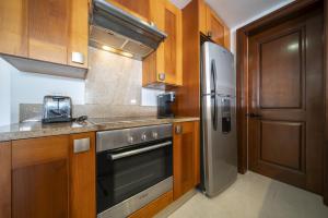 Luxury 1 BR Condo with Pool and Fitness Center - Kaan 304