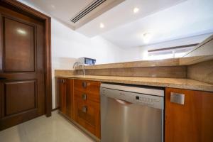 Luxury 1 BR Condo with Pool and Fitness Center - Kaan 304