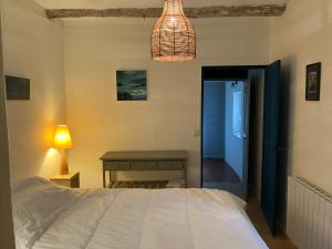 Maisons de vacances Mas du 18e siecle au calme entoure de champs de lavandes : photos des chambres