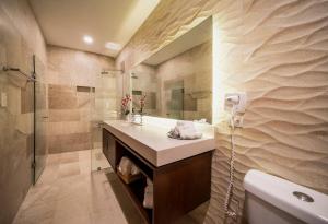 Luxury 2 BR Condo with Private Jacuzzi & BBQ - At Cruz con Mar - Maricruz