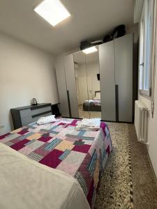 Venice Station Guest House