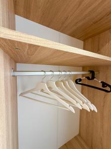 4 Rooms - Perez Quintero