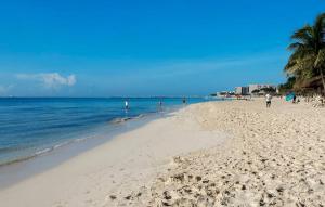 Luxury 2 level Penthouse with 2 BR - Only 3 Blocks from the beach - Meridian 310