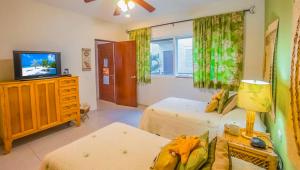 Luxury 2 level Penthouse with 2 BR - Only 3 Blocks from the beach - Meridian 310