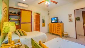 Luxury 2 level Penthouse with 2 BR - Only 3 Blocks from the beach - Meridian 310