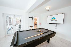 Luxe 4 BR Heated Pool - Hardrock - Stadium - Beach