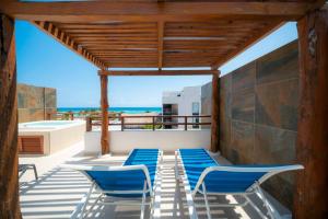 Beachfront Penthouse with 3 Bedrooms & Ocean View - Las Nubes