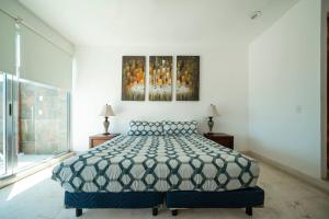 Beachfront Penthouse with 3 Bedrooms & Ocean View - Las Nubes