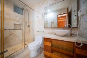 Beachfront Penthouse with 3 Bedrooms & Ocean View - Las Nubes