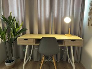 Serene waterfront escape! Luxury, King bed!