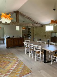 Maisons de vacances Mas du 18e siecle au calme entoure de champs de lavandes : photos des chambres