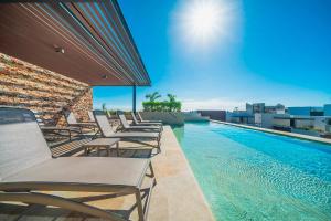 Luxury Studio with Pool and Gym - Modern and Central - at Syrena Condos 201