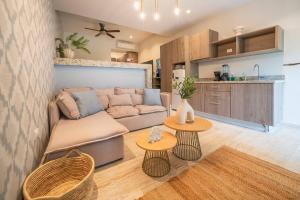 Luxury Studio with Pool and Gym - Modern and Central - at Syrena Condos 201