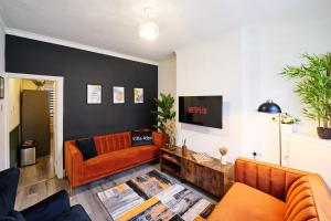 CosyHome NearCityCentre sleeps 8 Free Parking Pool Table