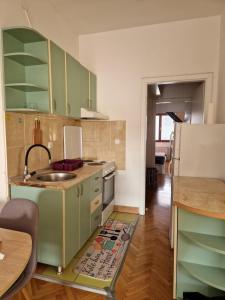 Synagogue view apartment