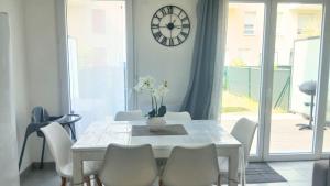 Appartements HIBISCUS - Duplex avec Jardin prive - 6 Pers- Entree Autonome - Wifi & Parking Gratuite : photos des chambres