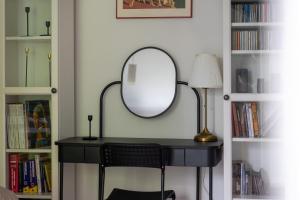 Ochota Apartment - Balcony - by Rentujemy