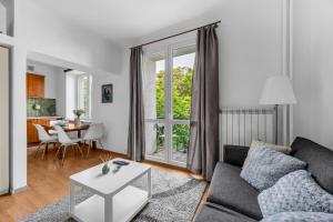 Ochota Apartment - Balcony - by Rentujemy