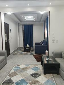 شقة كاملة لايجار غرفتين نوم ورسيبشن