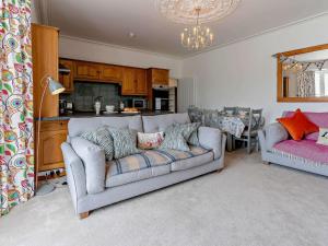 2 Bed in Tenby 82979