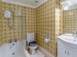 2 Bed in Tenby 82979