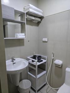 Rhoydez Condotel Breeze Residence