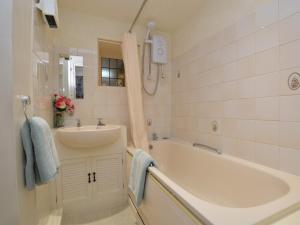 1 Bed in Uploders DC085