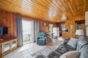 Sleeps More Cozy Lake Access