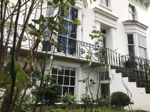 Perfect Brighton getaway near beach, town, station