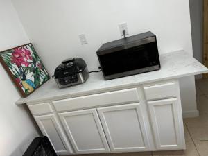 Private Room Mins from the Beach