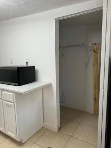 Private Room Mins from the Beach