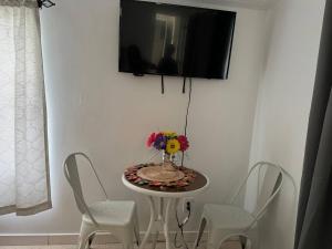 Private Room Mins from the Beach
