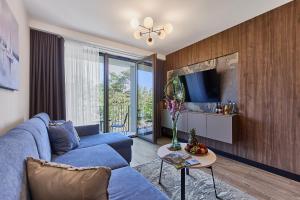 Golden Hour Apartments- Loft H 216