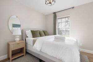 UPDATED 5BR Townhome 5 Min from Notre Dame Perfect for Groups