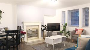 Central BEDFORD CONTRACTOR Stay - Free Parking & Garden!