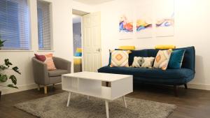 Central BEDFORD CONTRACTOR Stay - Free Parking & Garden!