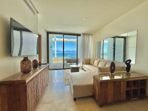 Zantamar Penthouse 604B Frente al mar