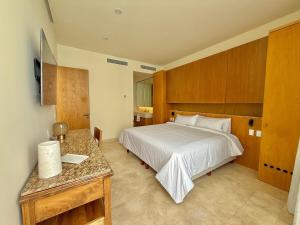 Zantamar Penthouse 604B Frente al mar