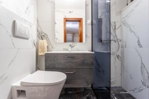 Beautiful luxury house w sea view & outside space