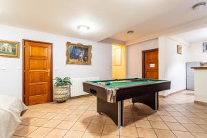 Beautiful luxury house w sea view & outside space