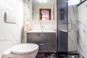 Beautiful luxury house w sea view & outside space